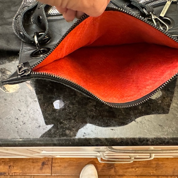 Hammitt- Montana Reversible Crossbody- Large 🖤 - Picture 9 of 11